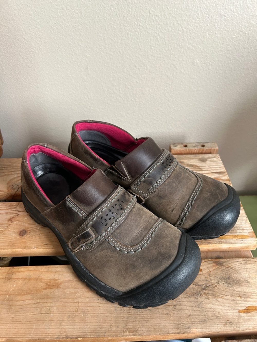 Keen Women’s Kaci Leather Clog Slip-On Shoe Size 8.5